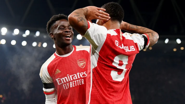 Standard Evening: Arsenal đang cân nhắc tới Dubai tập huấn mùa đông vào tháng 1